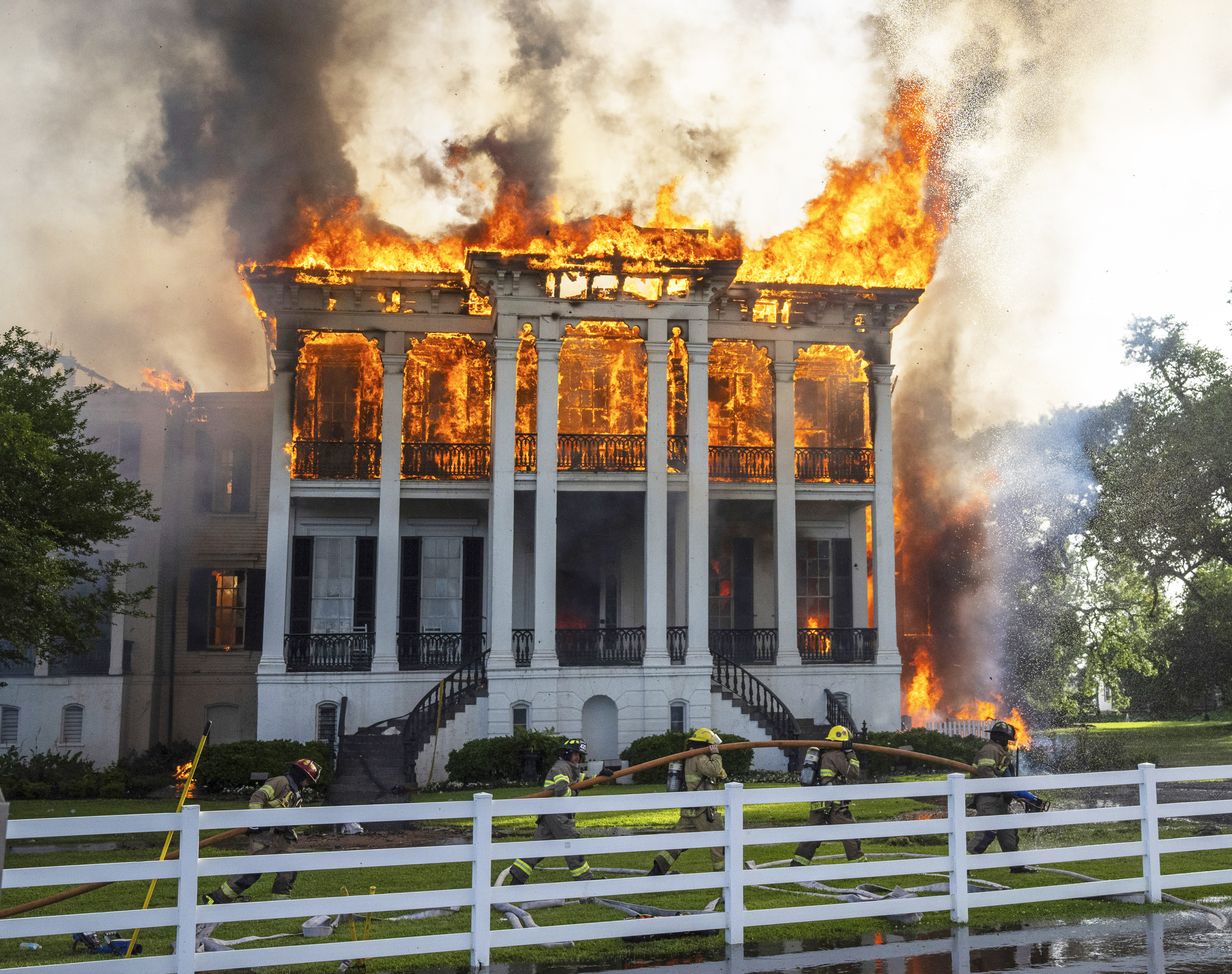 Fire crews mover a line around the now fully engulfed the Nottoway Plantation on Thursday, May 15, 2025 in White Castle, La.<br />(Michael Johnson / The Advocate via AP)