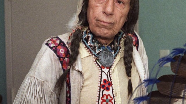 Iron Eyes Cody, the ''Crying Indian'' whose tearful face in 1970s TV commercials became a powerful symbol of the anti-littering campaign, is pictured in this 1986 photo.
(AP Photo)