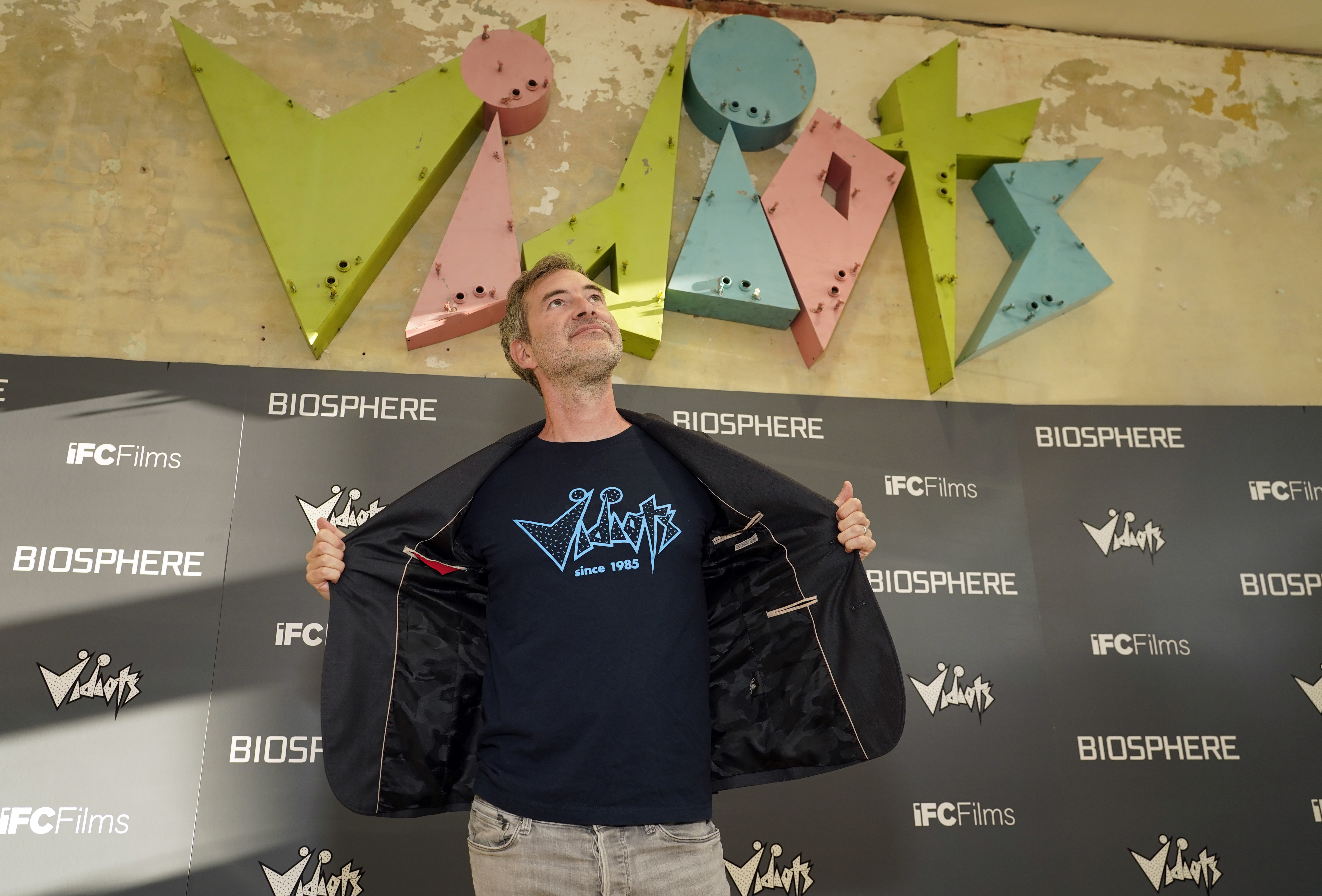 Mark Duplass, a cast member in &quot;Biosphere,&quot; poses at the premiere of the film, Tuesday, June 27, 2023, at Vidiots Foundation in Los Angeles. Duplass is a founding member of Vidiots Foundation, which features a combined video store and movie theatre.<br />(Chris Pizzello / AP Photo)