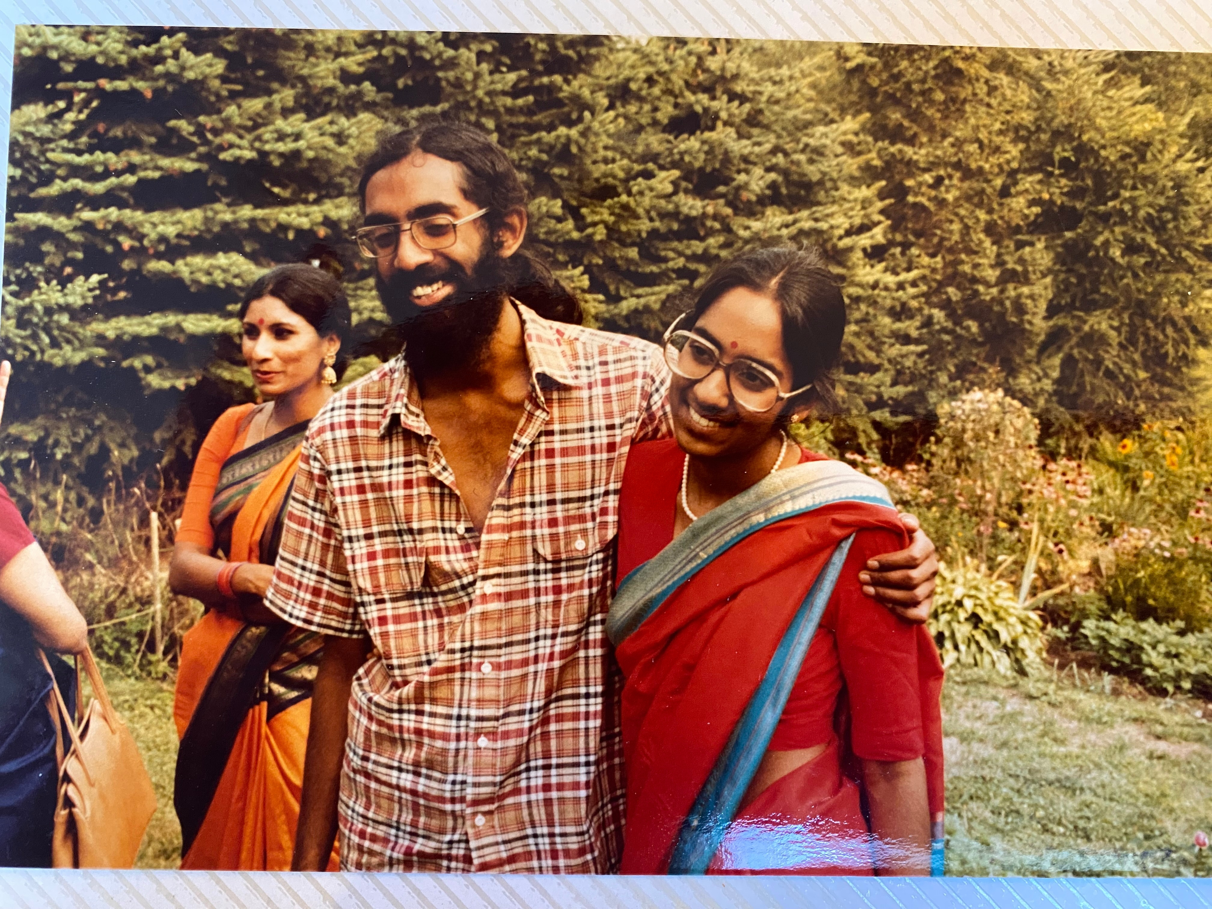 Subramanyam and Saraswathi Vedam embrace during their parents&#039; wedding anniversary party at State College, Pa., in August 1981.<br />(Saraswathi Vedam via AP)
