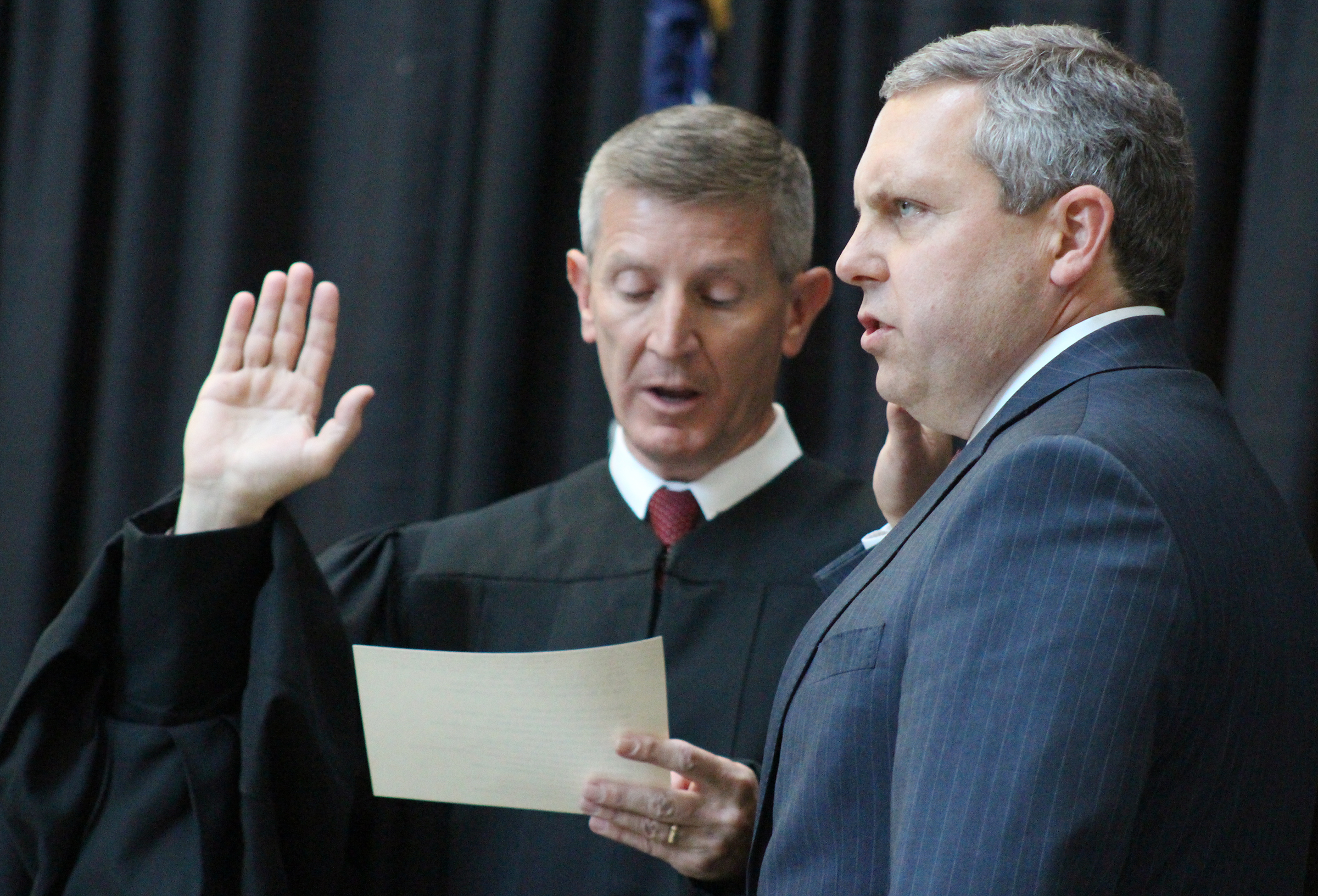 Brian C. Buescher, right, takes the oath of office, administered by Eighth Circuit Appeals Court Judge L. Steven Grasz, left, during his investiture ceremony at the Hruska Federal Courthouse on Friday, Nov. 15, 2019. (Photo by Scott Stewart)